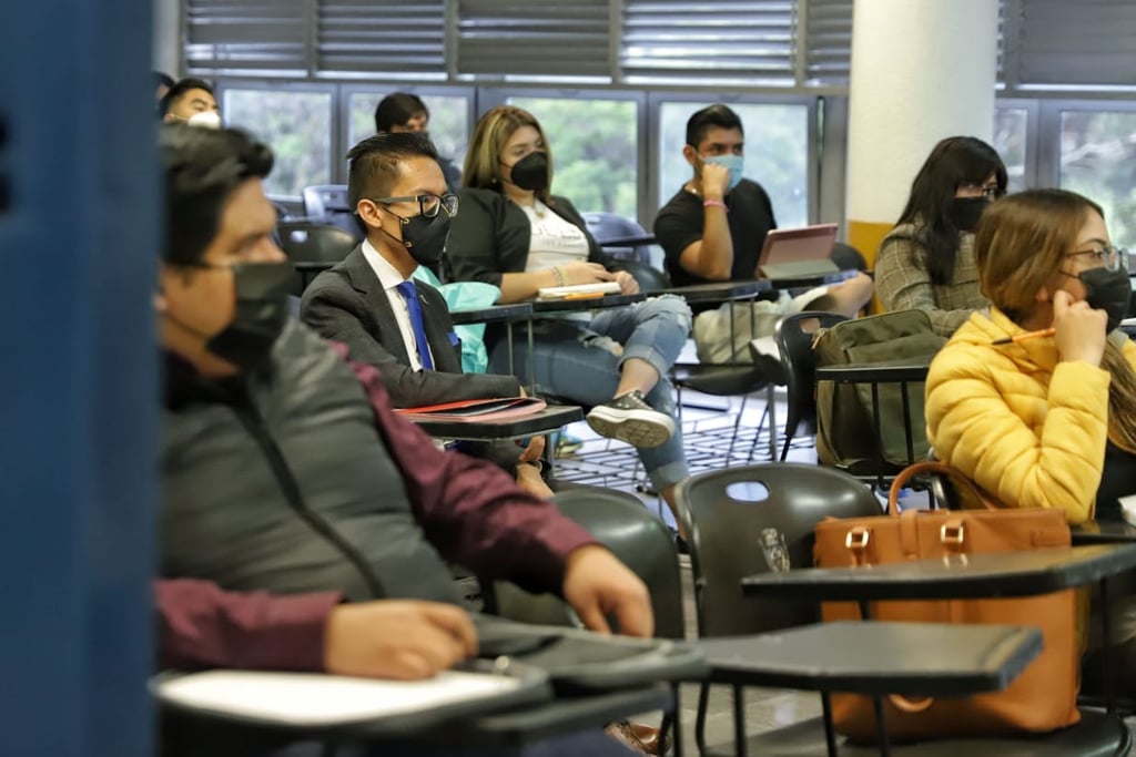 ¿Alumnos pueden ir a clases con cabello largo o pintado?; Conapred defiende libertad de expresión