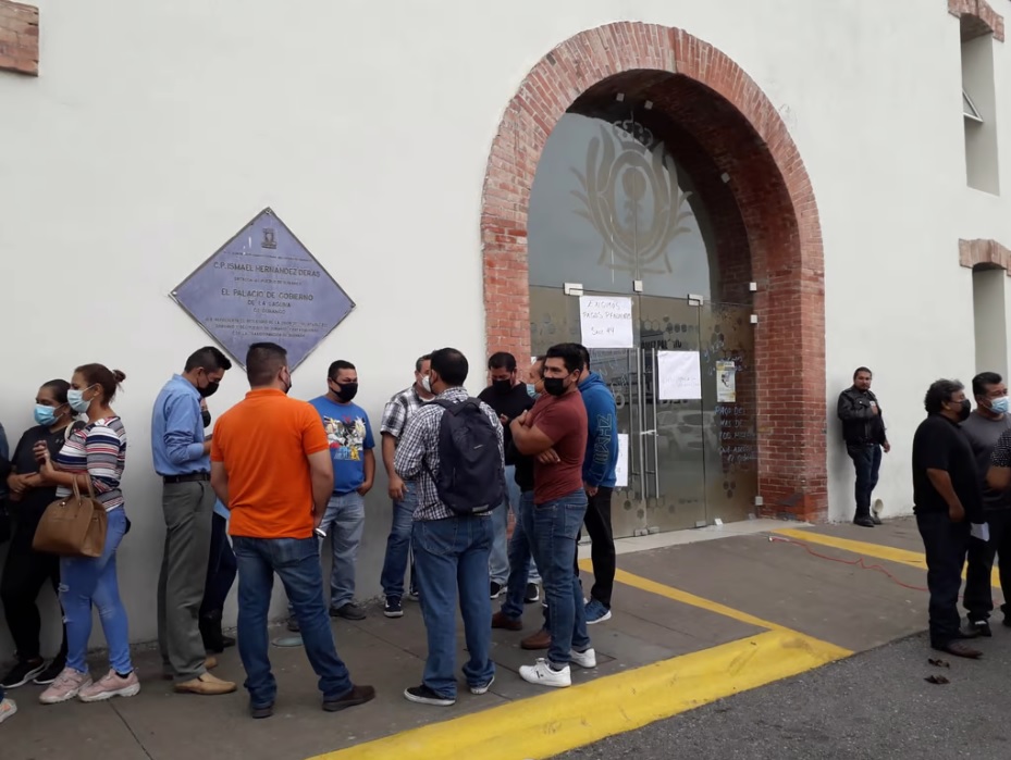 Por falta de pago de bonos, sección 44 del SNTE inicia paro indefinido de labores en Durango