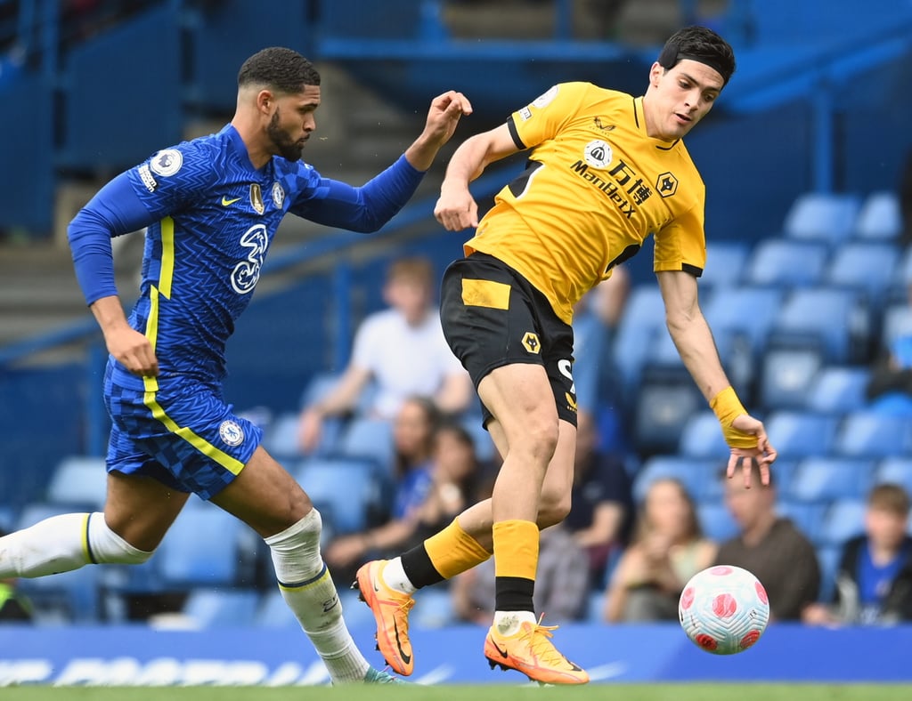 Raúl Jiménez sufre lesión en calentamiento de los Wolves