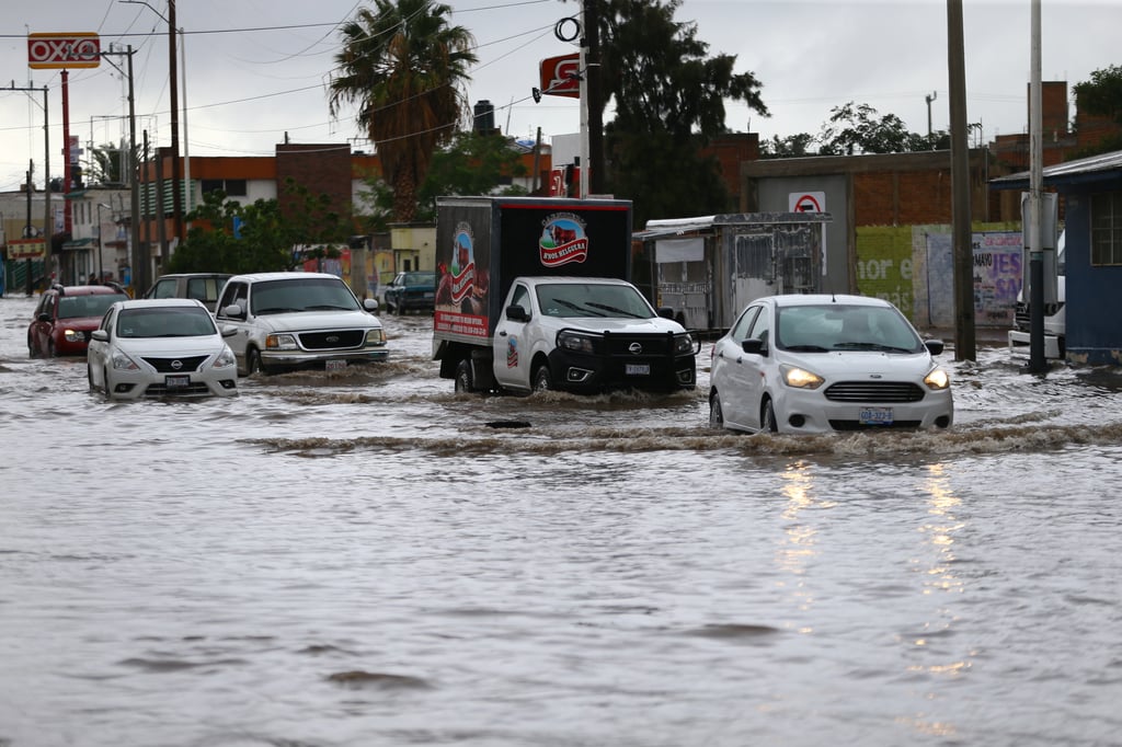 Inundaciones en Durango 'pegan' al sector comercio; drenaje insuficiente