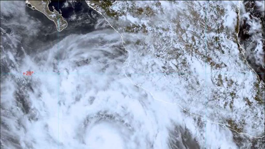 Huracán 'Kay' se intensifica a categoría 2 en costas del Pacífico de México