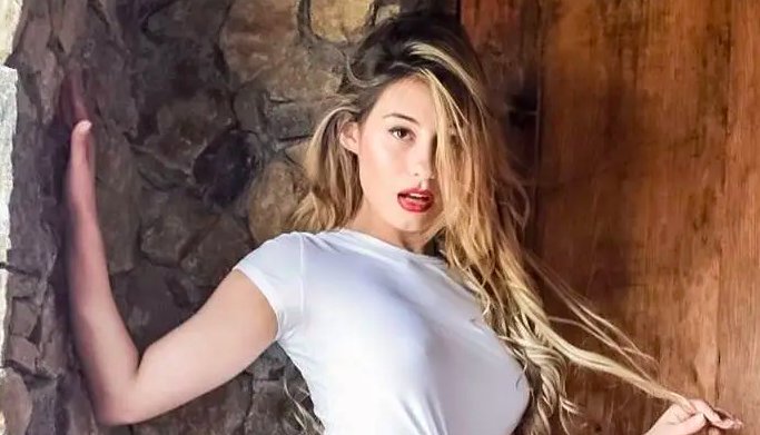 Issa Vegas luce su espectacular figura en bañador