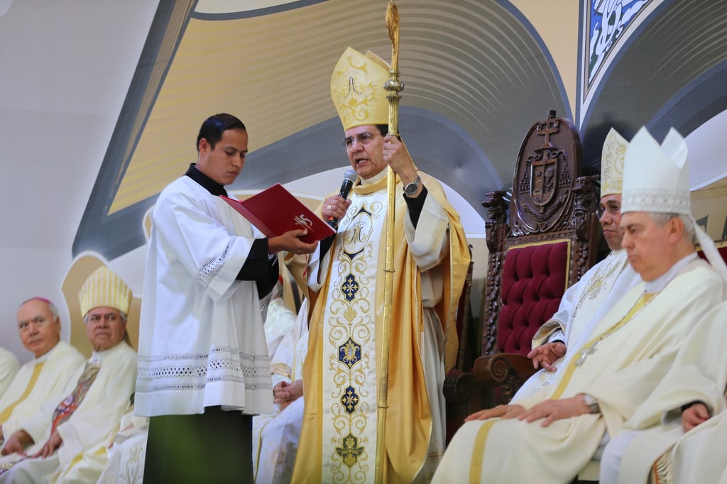 Arzobispo Faustino Armendáriz cumple 40 años de vida sacerdotal el próximo domingo