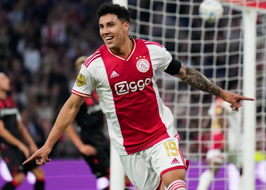 Jorge Sánchez da asistencia en goleada del Ajax