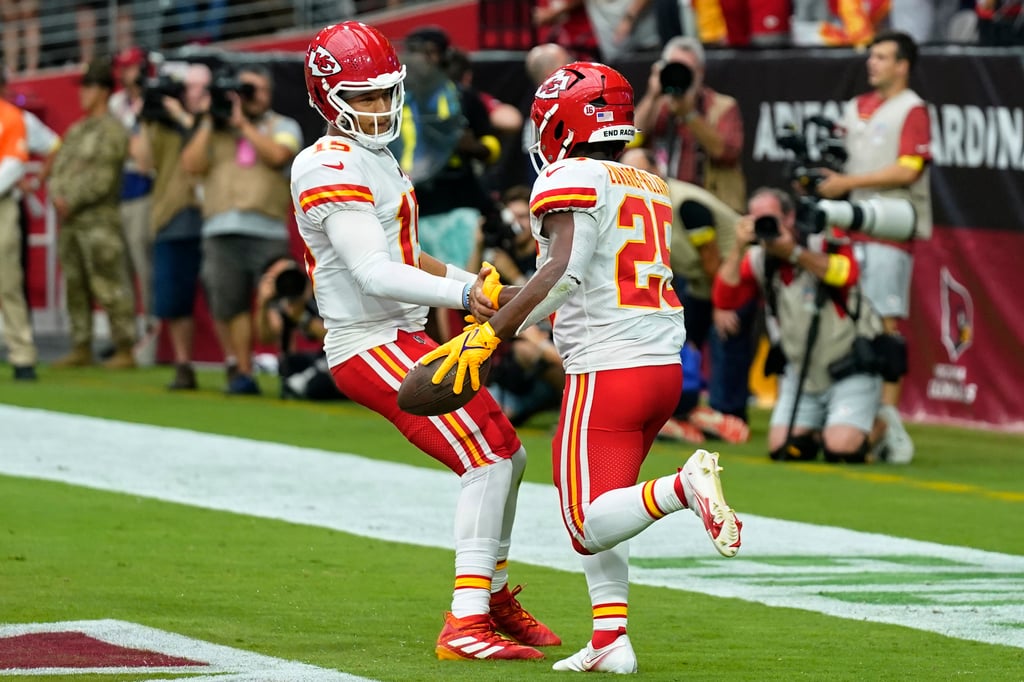 Chiefs maltratan a Cardinals con cinco pases de Patrick Mahomes
