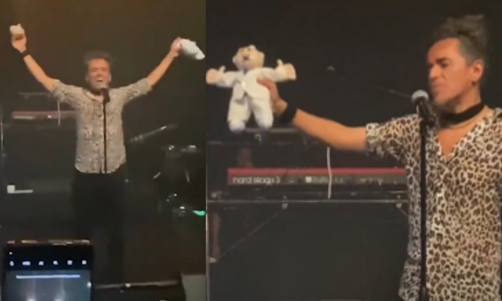 Rubén Albarrán le arranca la cabeza al peluche del Dr. Simi durante concierto