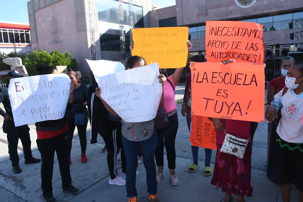 Protestan ante robos constantes a escuela de Gómez Palacio