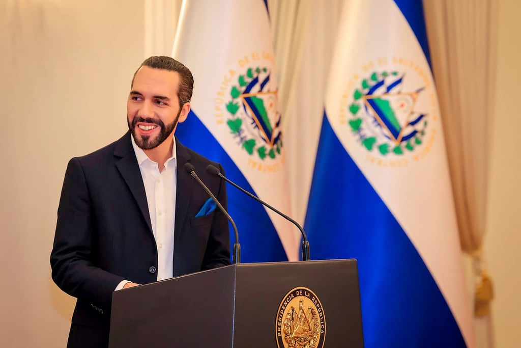 Nayib Bukele adelanta que buscará la reelección y abre debate