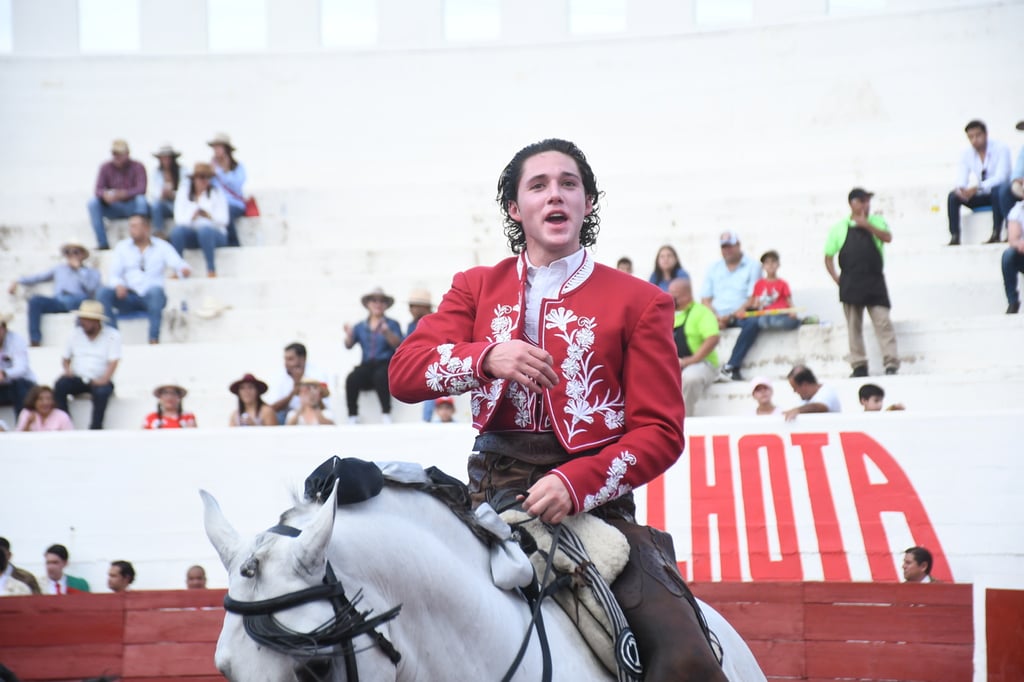 Tarik Othón cortó dos orejas