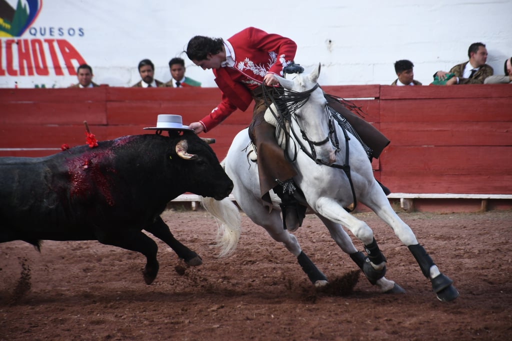 Espectacular corrida de rejones en  la Plaza de Toros 'Alberto Balderas', de Ciudad Lerdo