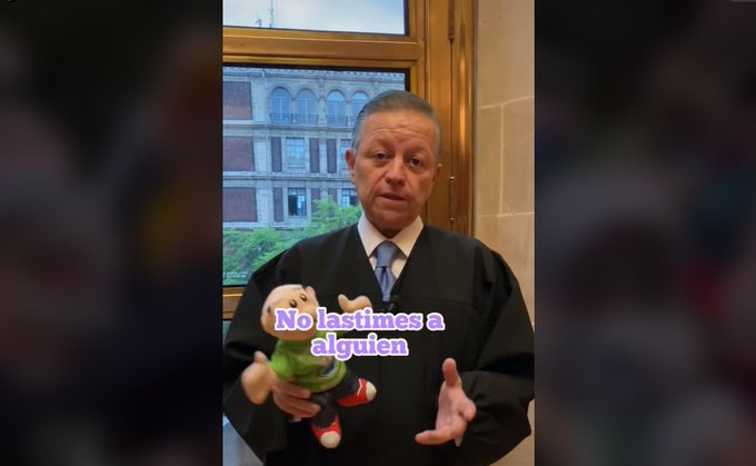 No es ilegal aventar peluches del Dr. Simi: Arturo Zaldívar