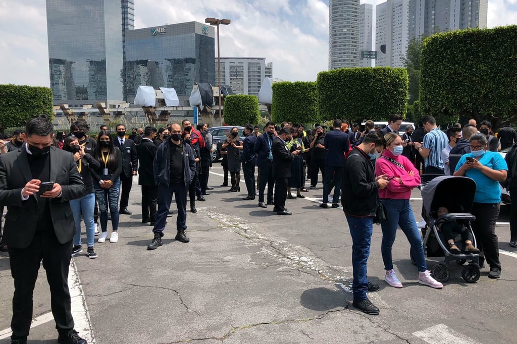 ¿Cuál es la probabilidad de que tres sismos ocurran el mismo día?