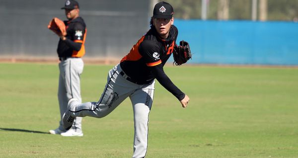 Naranjeros de Hermosillo entrenan en Arizona