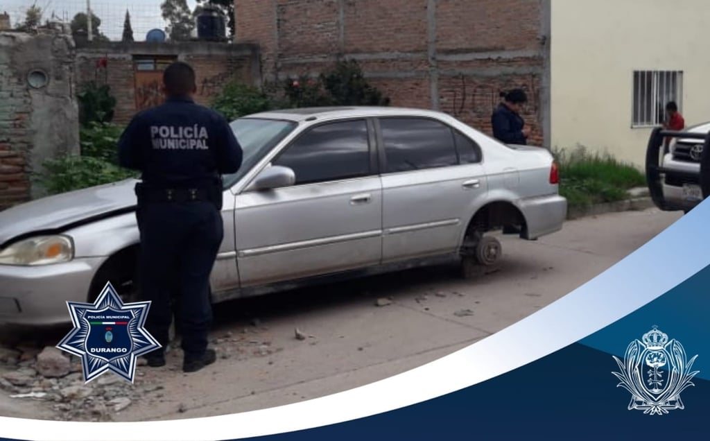 Encuentran abandonado carro robado en Durango