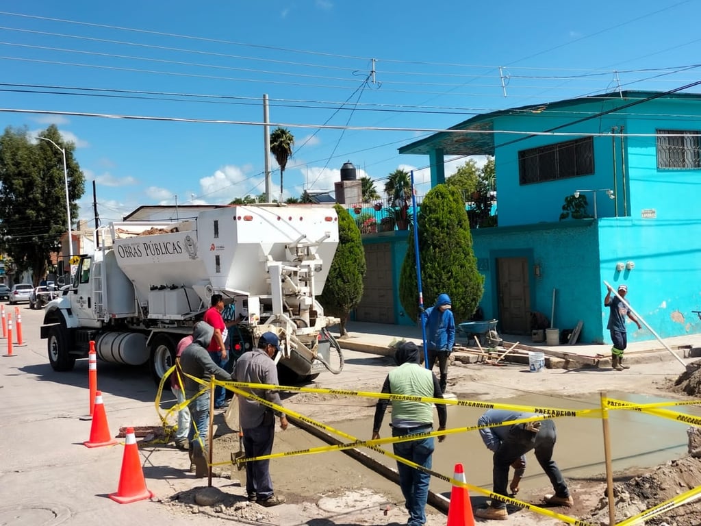 Reponen pavimento en área de socavón