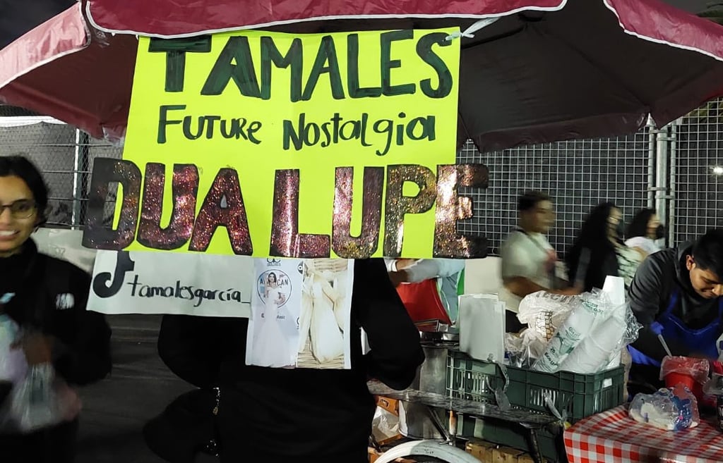 Llegan los tamales 'Dua Lupe', puesto ubicado afuera del Foro Sol se hace viral
