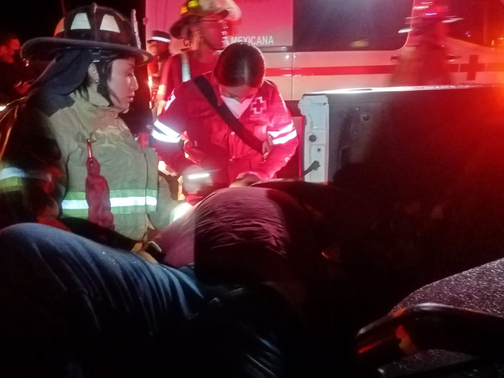 Choque-volcadura en carretera panamericana deja 11 lesionados 