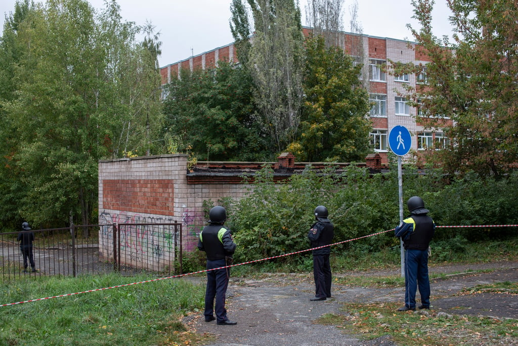 Tiroteo en escuela rusa deja al menos 13 muertos