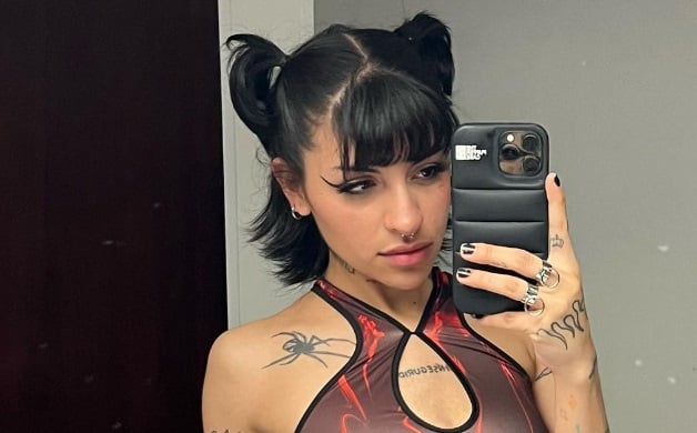 Cazzu muestra sus tatuajes bailando en poca ropa