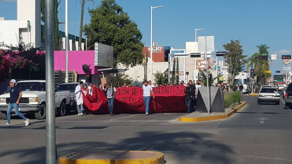 Normalistas de Aguilera se manifiestan en Durango, a 8 años de caso Ayotzinapa