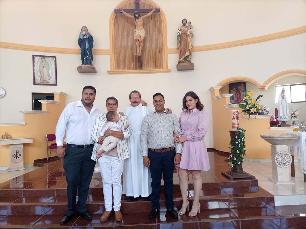 Santiago recibe aguas bautismales