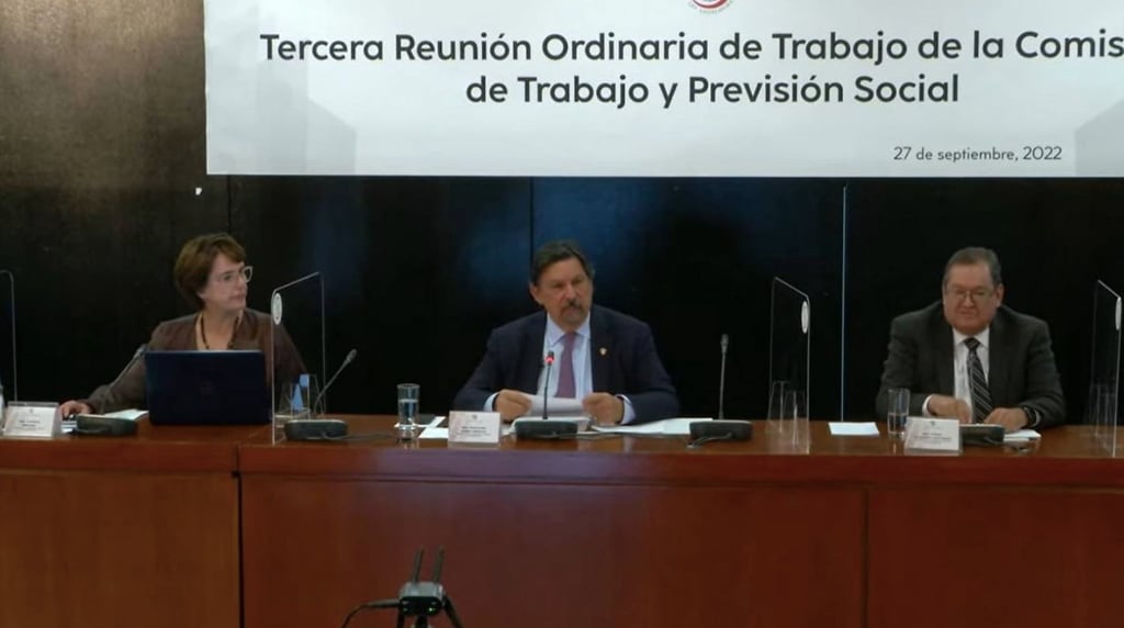 Avanza en el Senado reforma laboral para ampliar días de vacaciones