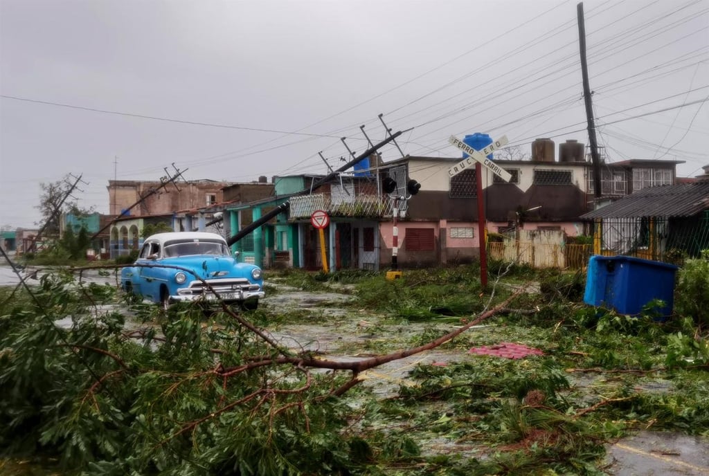 2 muertos y enormes daños deja el huracán en Cuba