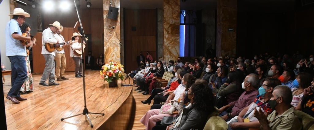 Presentan libro del son jarocho Mono Blanco