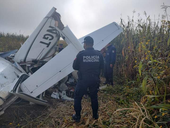 Se desploma avioneta en Edomex y mueren 3 personas