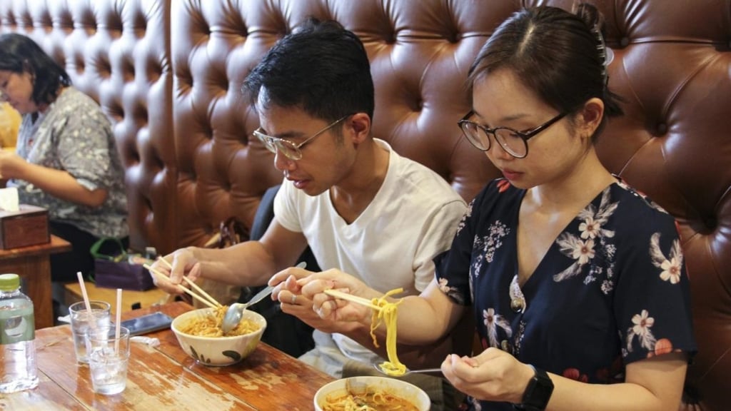 'Khao soi', la sopa de 'las abuelas' tailandesas