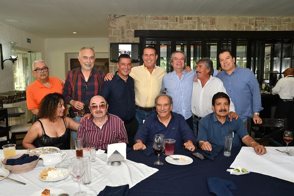 Golfistas se reúnen en comida en el Club Campestre