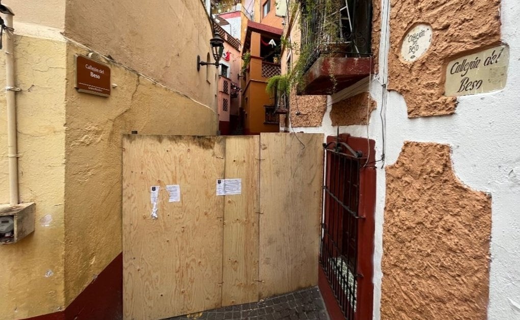 Cierran el emblemático Callejón del Beso