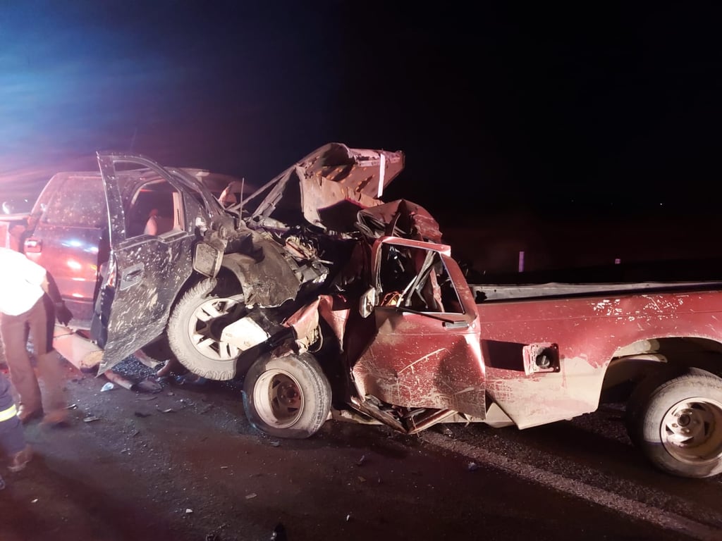 'Encontronazo' en carretera Canatlán-San Juan del Río deja 9 personas sin vida