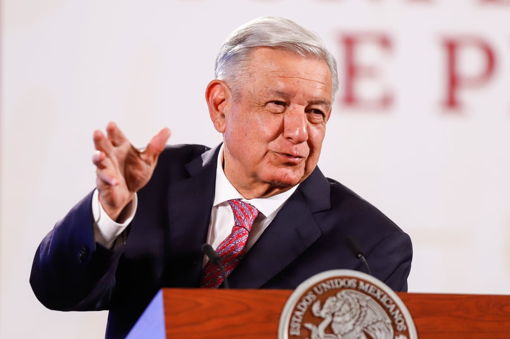 Se enojan porque jóvenes se compran sus caguamas con becas: AMLO