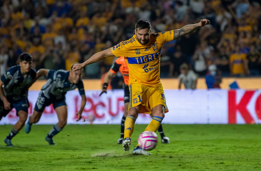 Polémico penal marca la victoria de Tigres en la ida de cuartos ante Tuzos