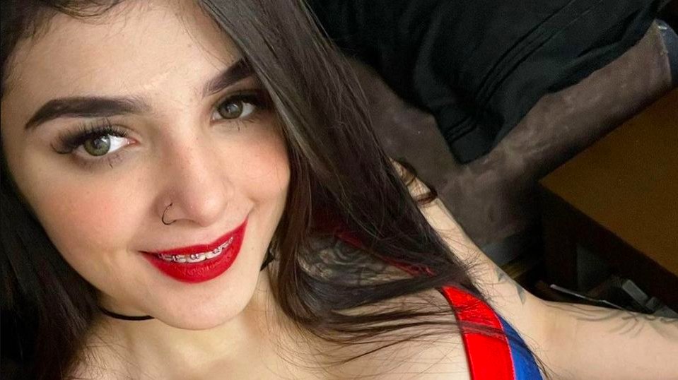 Karely Ruiz se adelanta al Halloween y se muestra con disfraz en lencería