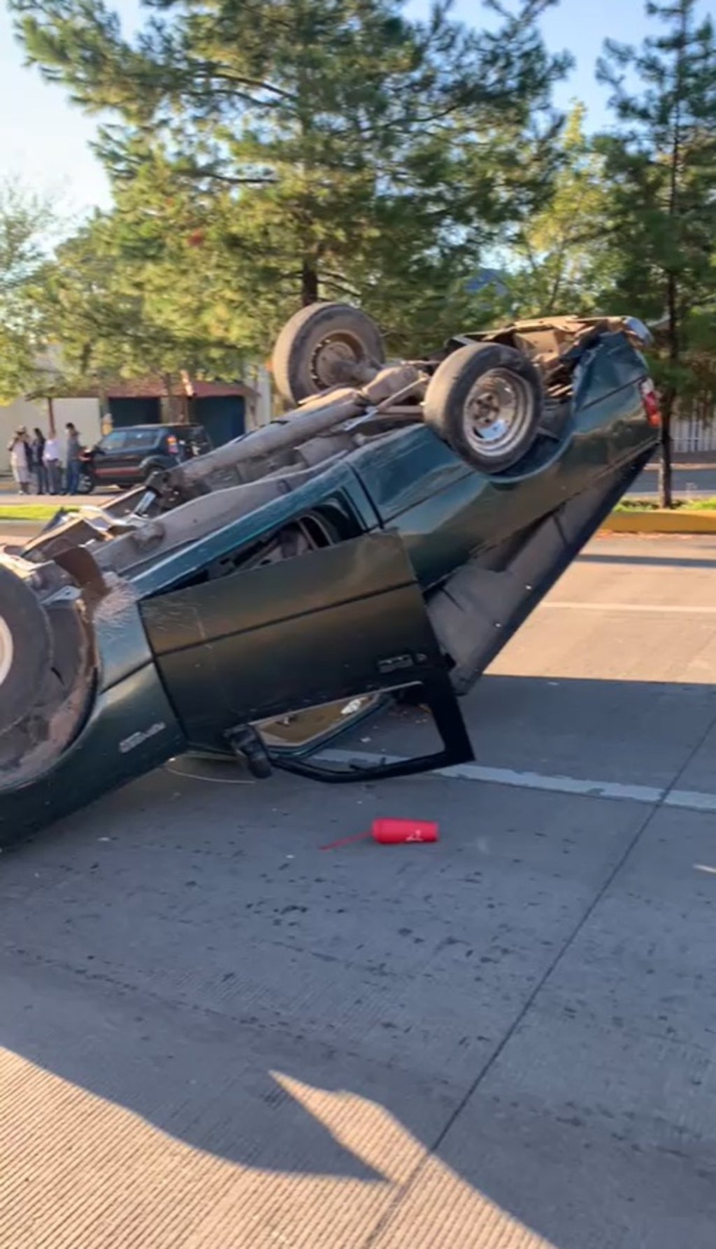Choque Y Volcadura Frente Al Cuartel