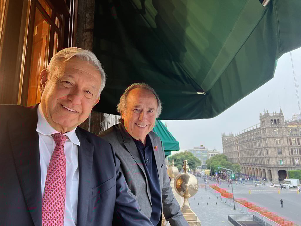 Se reúne AMLO con Joan Manuel Serrat previo a concierto en el Zócalo
