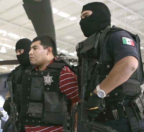 Presentan cargos contra 'El Hummer', líder criminal extraditado a Estados Unidos