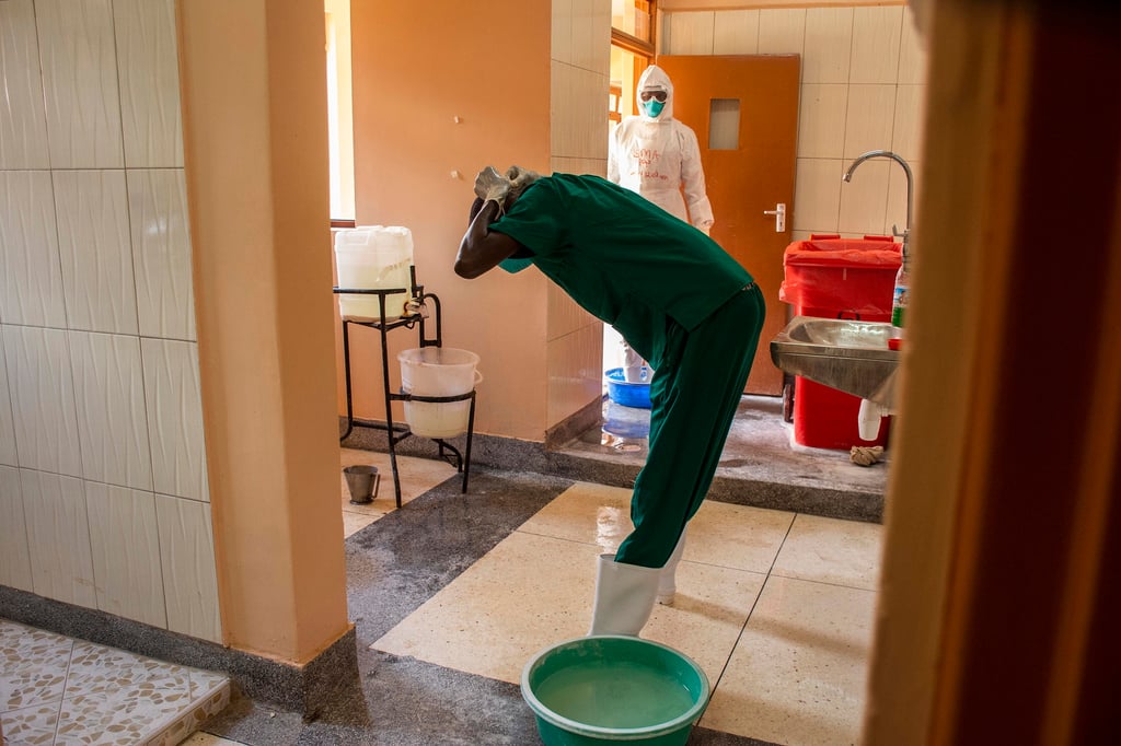 Uganda registra tres casos de ébola en un hospital