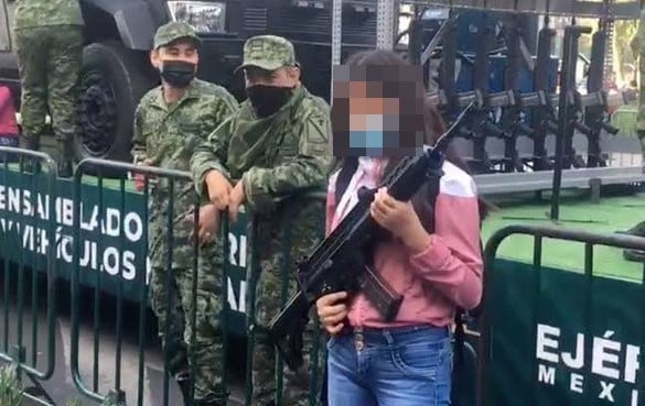 Arrestan a militares que prestaron fusil a civiles en el desfile por la Independencia