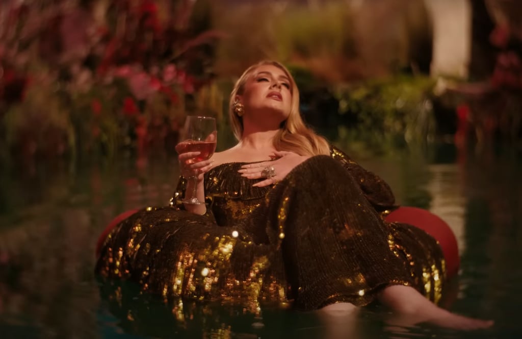 Adele brilla con lentejuelas en el video de Drink Wine