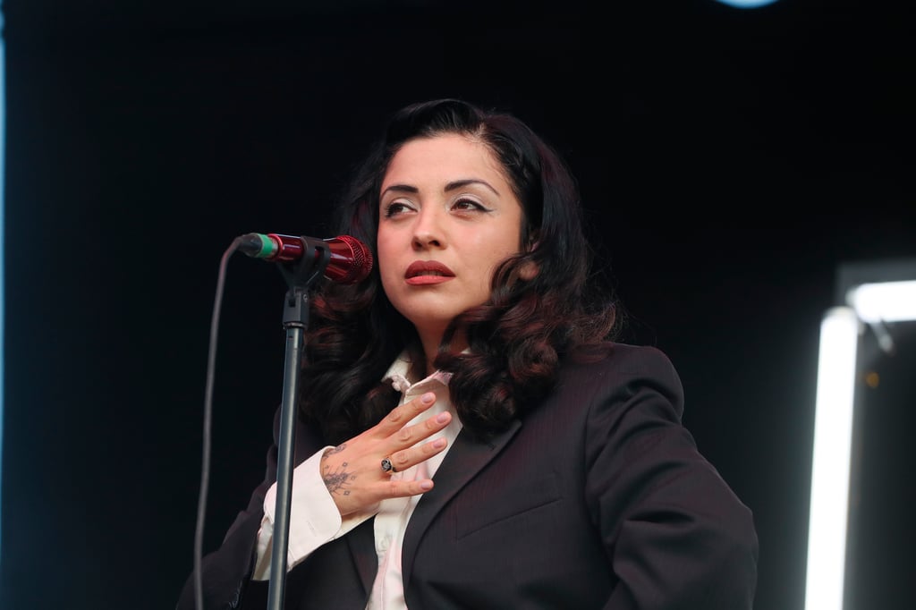 Mon Laferte responde a quienes la critican por casarse siendo feminista