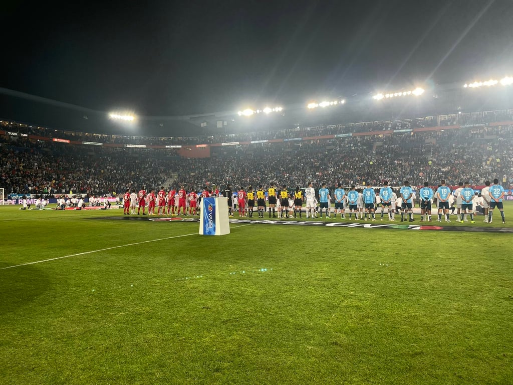 Guardan minuto de silencio por Ernesto Herrera Ale y papá de Juan Carlos Cacho en final de Liga MX