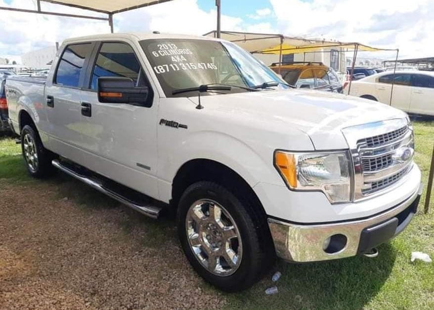 A punta de pistola, roban camioneta del Tianguis del Auto de Durango