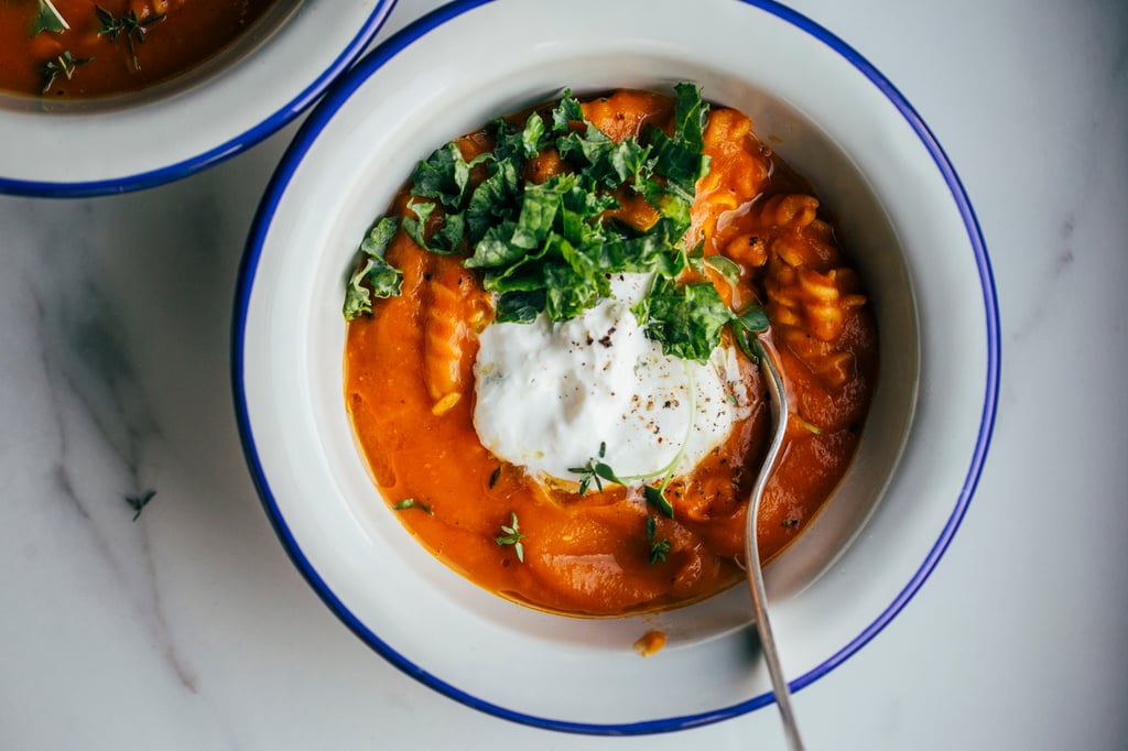 Prepara una sopa de jitomate rostizado con burrata