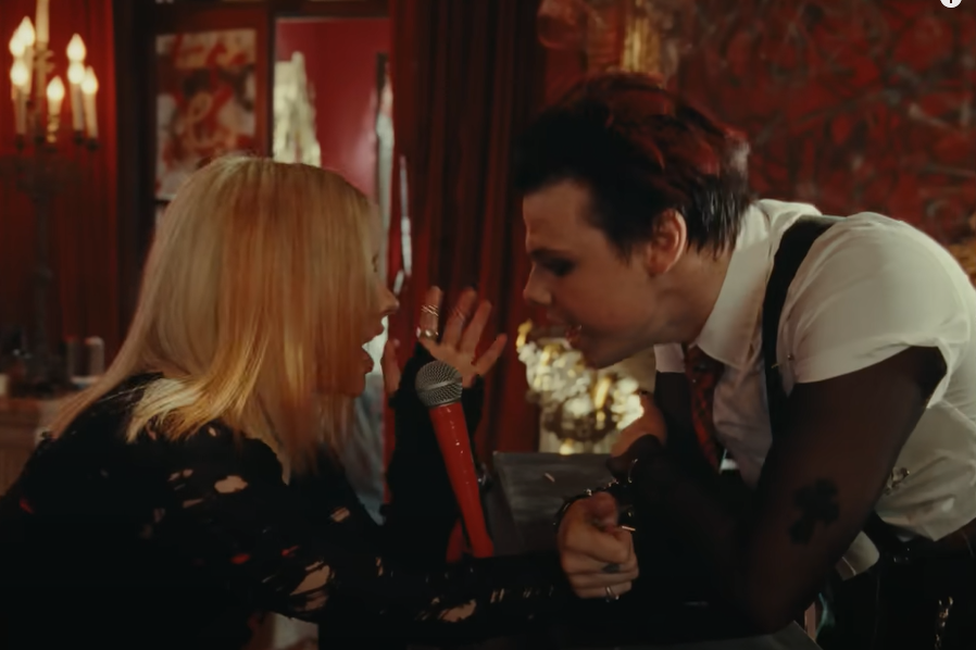 Avil Lavigne lanza su nuevo sencillo I’m A Mess junto a Yunglubd