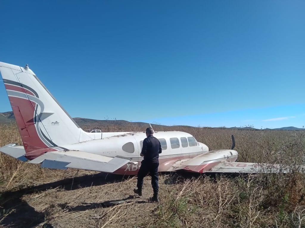 Reportan aterrizaje forzoso de avioneta en Hidalgo, Durango; falla en el motor, la causa
