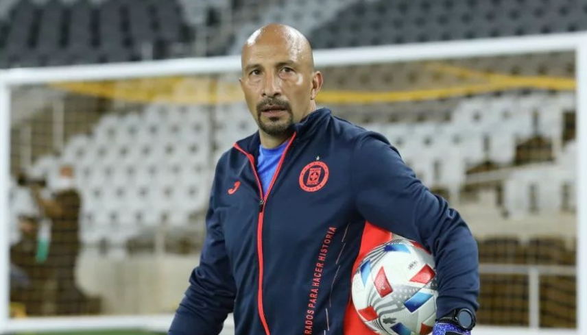 Terminan los días del 'Conejo' Pérez como entrenador de porteros en Cruz Azul