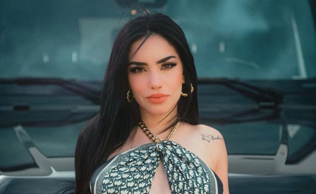 Kimberly Loaiza presume su figura con un entallado outfit